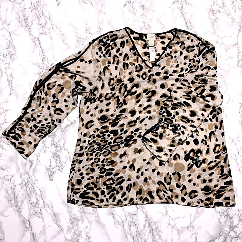 2/$20 💙 Chico’s Leopard Print Top Size 3 0175
